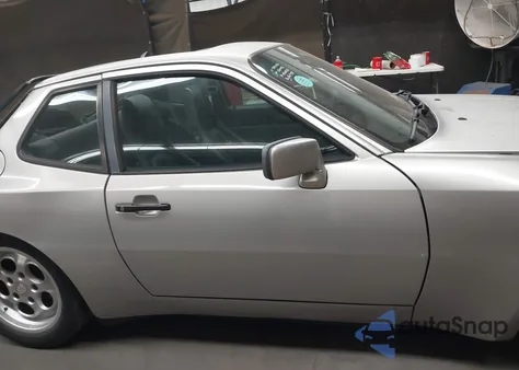 1986 Porsche 944 z USA, uszkodzony, nr VIN WP0AA0953GN154795